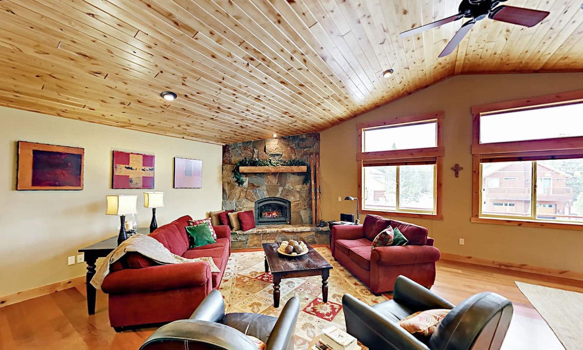 Truckee House | 300’ to Tahoe Donner Ski Area! Tahoe Donner Delight - Perfect for Families