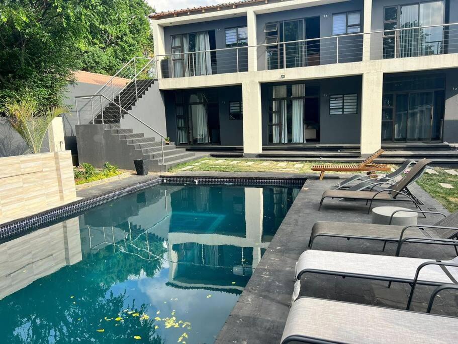 Greater Johannesburg Metropolitan Area Apartment | 31 on Forest (Matamela Suite)