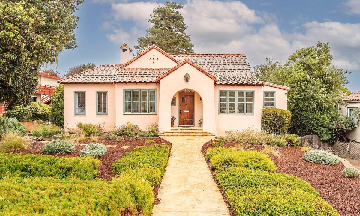 Pacific Grove House | 3112 Lighthouse Sanctuary ~ Walk Everywhere!