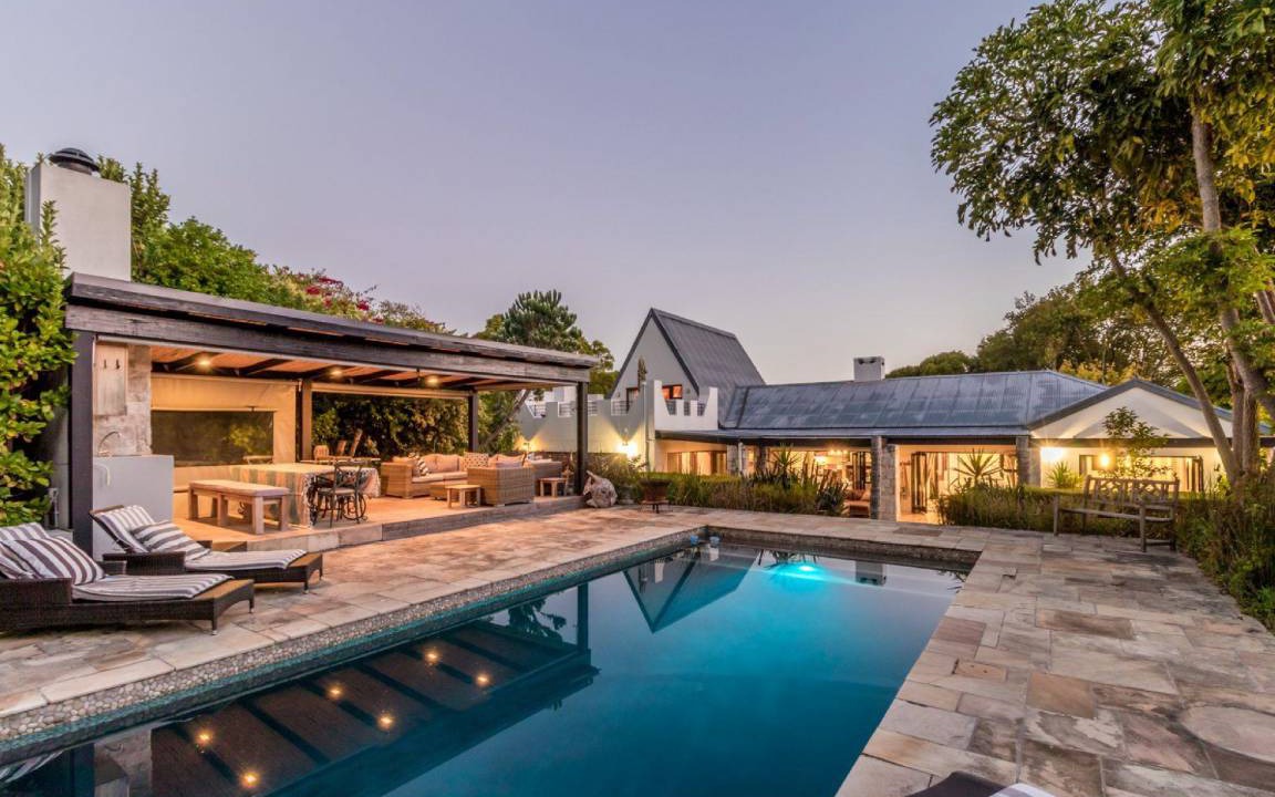 Constantia House | 320 m² House ∙ 4 bedrooms ∙ 10 guests