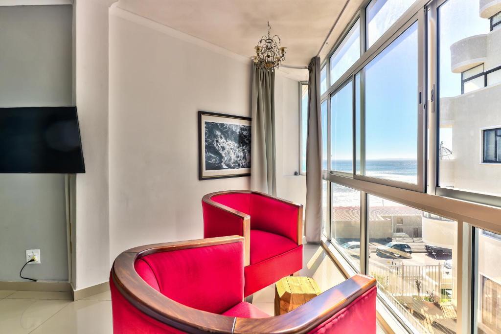 Sea Point Apartment | 33 Blue Waters Studio Apartment.