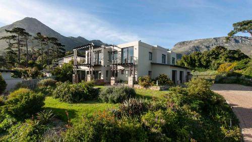 Noordhoek Villa | 330 m² Villa ∙ 4 bedrooms ∙ 10 guests