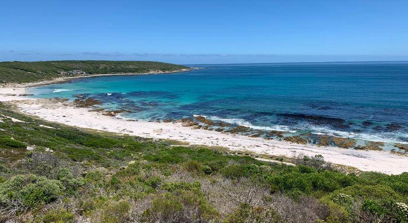 Gansbaai Apartment | 350 m² Apartment ∙ 4 bedrooms ∙ 8 guests