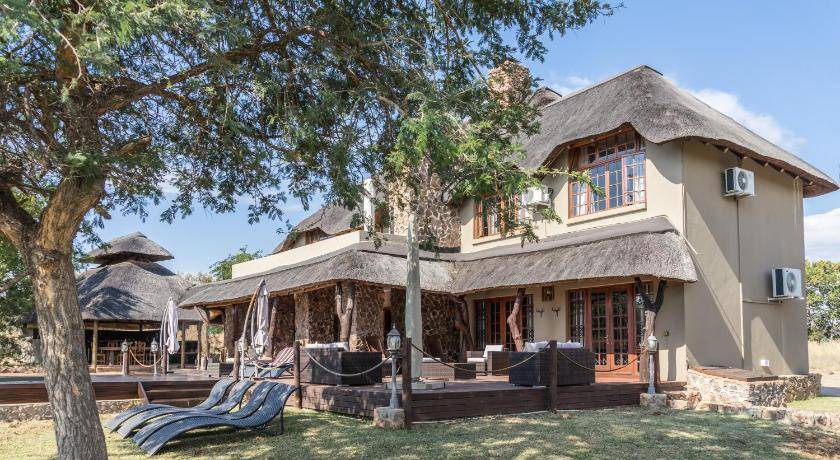 Leeupoort House | 376 m² House ∙ 8 bedrooms ∙ 16 guests