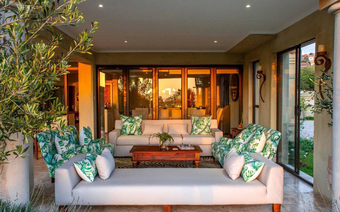 Jeffreys Bay Bed & Breakfast | 380 m² Bed and breakfast ∙ 5 bedrooms ∙ 127 guests
