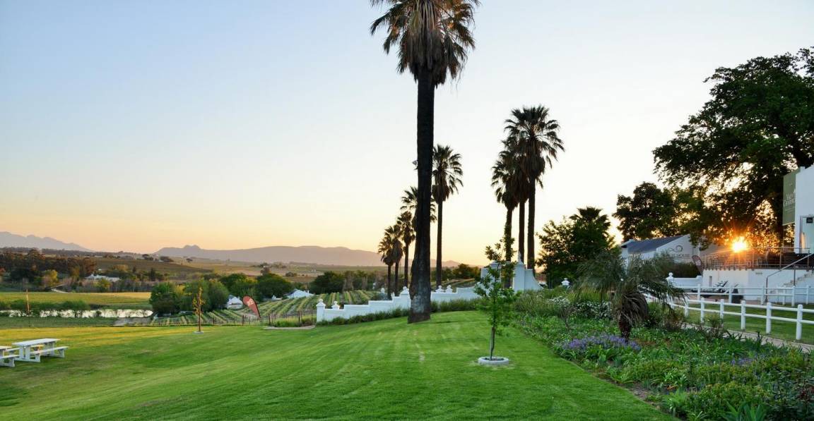 Drakenstein Bed & Breakfast | 380 m² Bed and breakfast ∙ 2 bedrooms ∙ 127 guests
