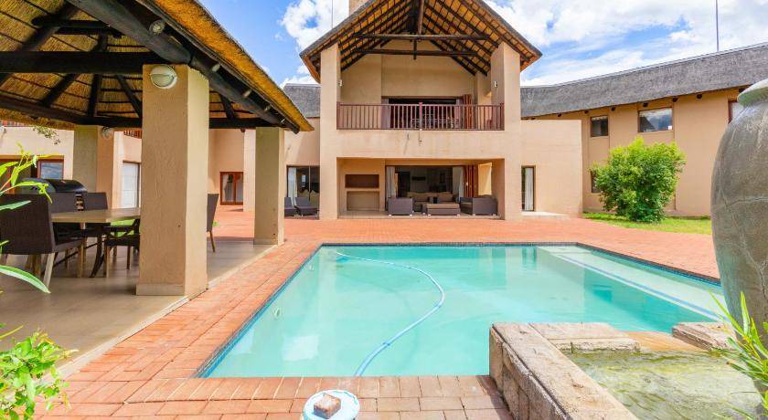 Leeupoort Villa | 380 m² Villa ∙ 5 bedrooms ∙ 12 guests