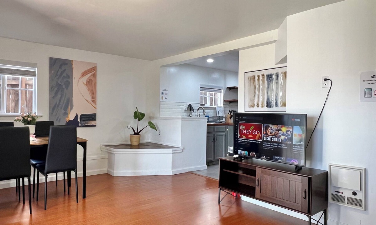Oakland House | 3927 - Comfy 2BR Guest Unit with Kitchen TV Laundry