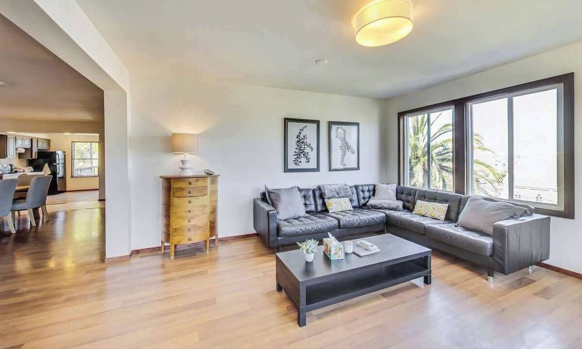 Silver Terrace House | 3br Castle on the Hill w/VIEWS