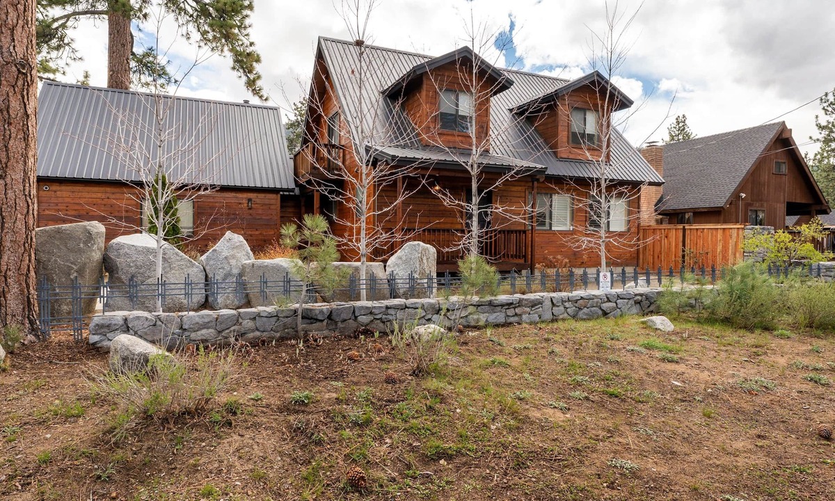 Lakeside Park House | 3BR Home steps from Lakeside Beach and Casinos