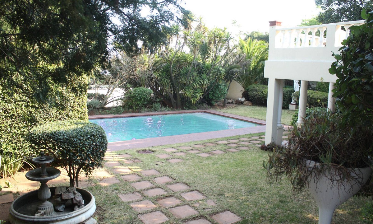 Greater Johannesburg Metropolitan Area House | 4 Bedroom Greek House in Observatory