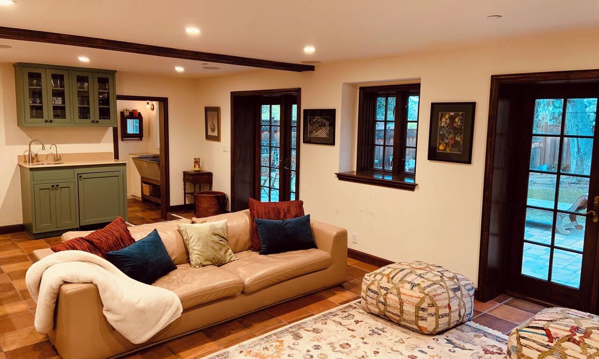 Easton Addition House | 4-bedroom house in Burlingame - perfect for your getaway.