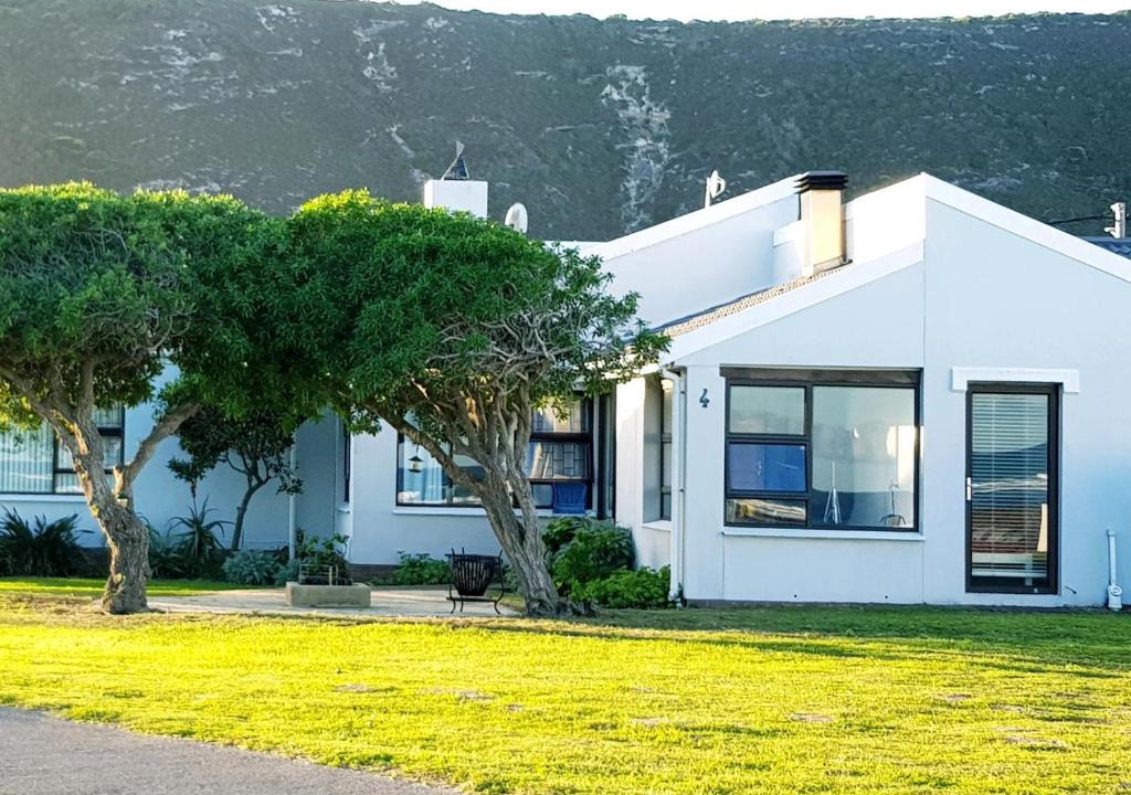 L'Agulhas House | 4 On Hoffman Seaview