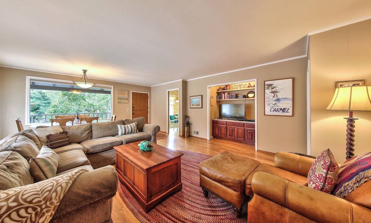 Golden Rectangle House | 4026 The Packer Home - Warm and Comfy in Carmel