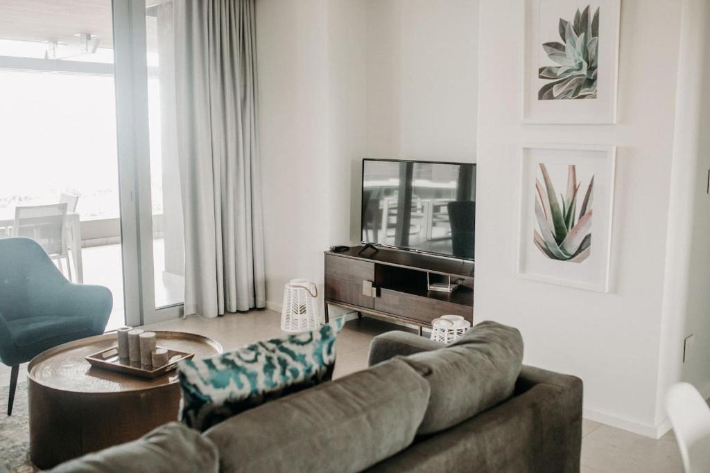 Hillhead Apartment | 416 Oceandune Luxury Apartment