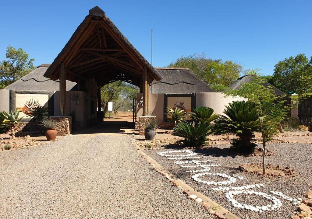 Leeupoort Cabin | 42@ Ditholo Game Lodge
