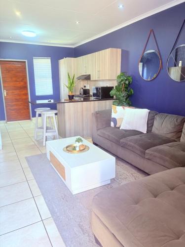 Emalahleni Apartment | 43 Home self Catering with backup power and High speed WiFi