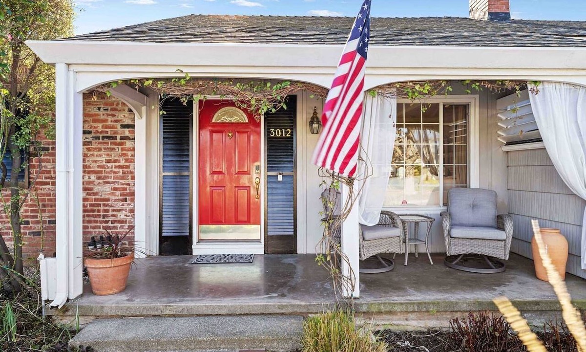 Arden-Arcade Cottage | 4BR Cottage Relaxed Outdoor Living Near Expo
