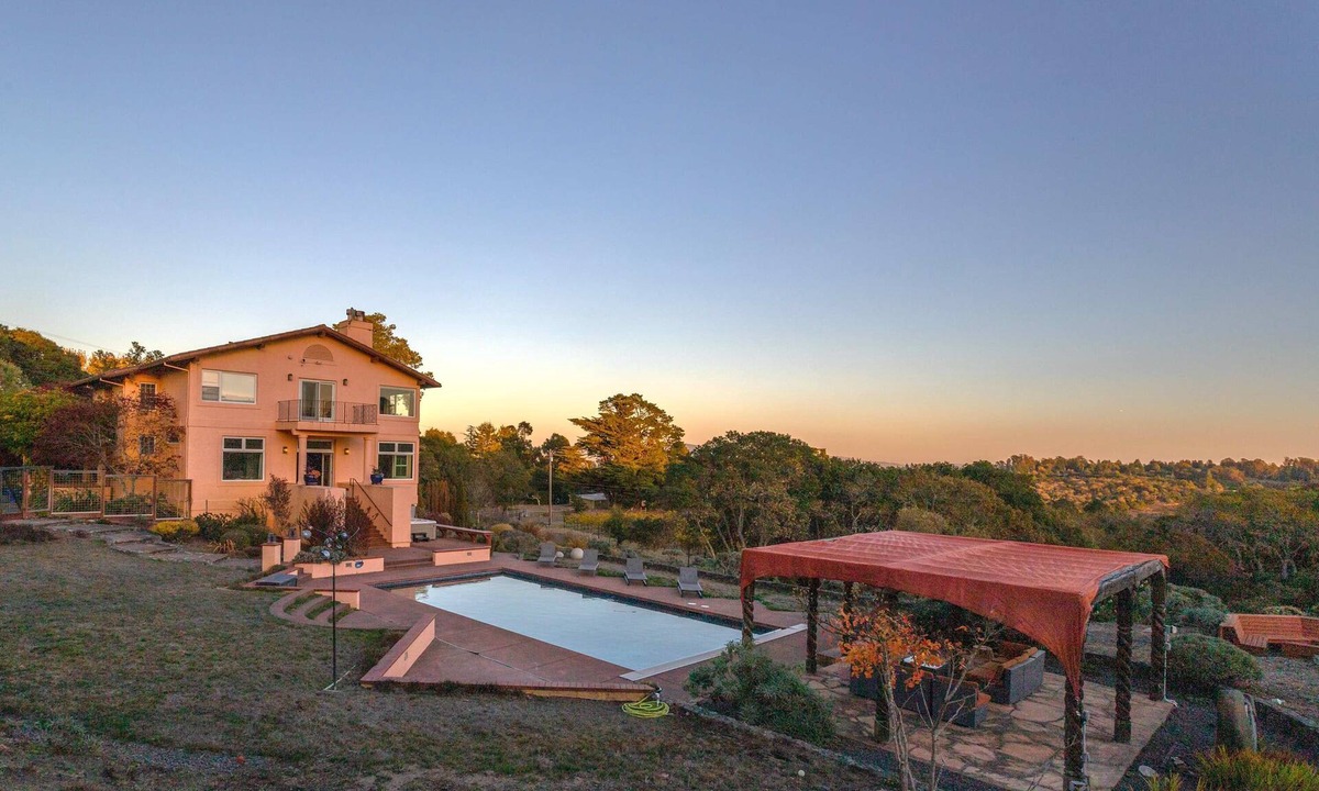 Freestone Villa | 5 Acre Villa Retreat w/Vineyard, Pool, & Spa