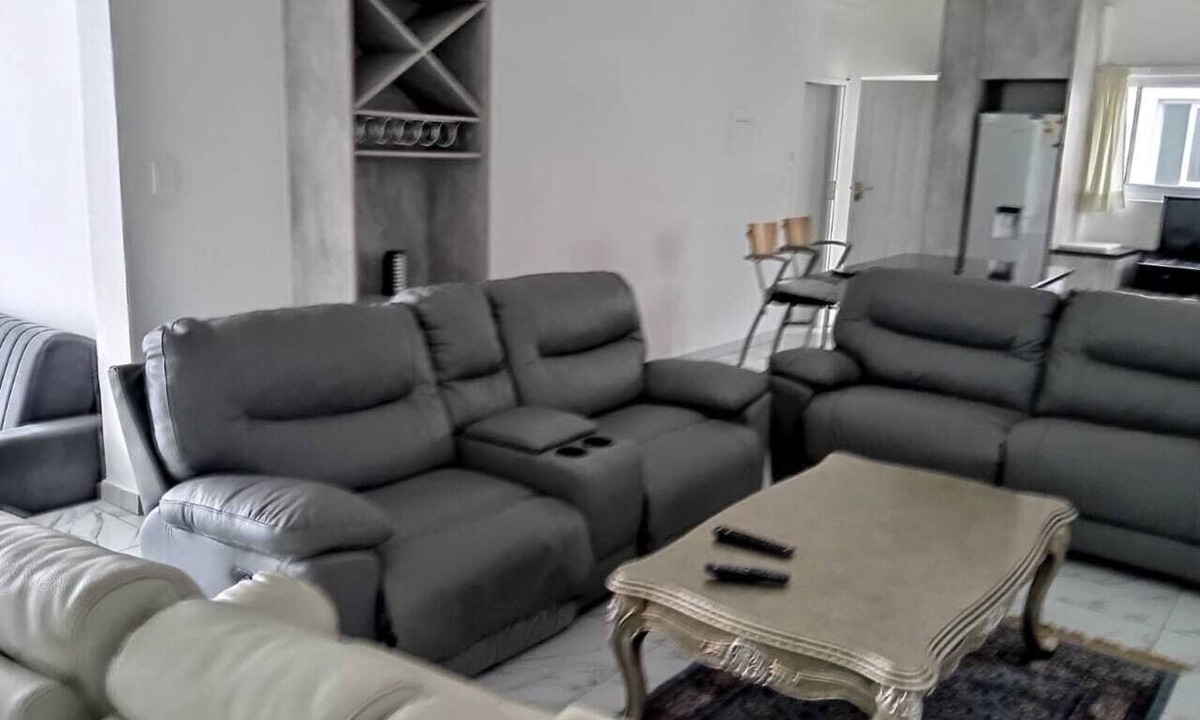 Erasmuskloof Apartment | 5 minutes to Menlyn mall and 4 minutes to Time Square casino.