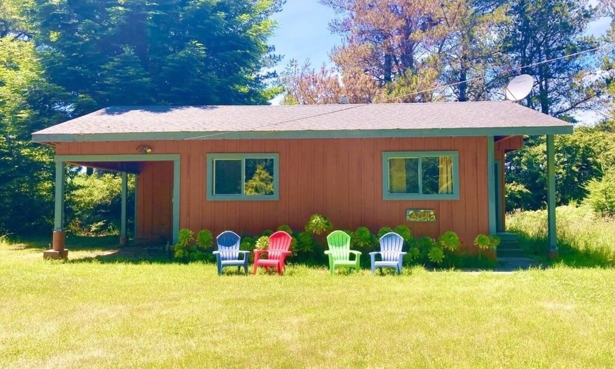 Mendocino Cottage | 50+ acre Nature Preserve with Ponds & Meadows: Azul Cottage Retreat
