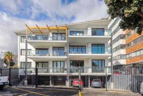 Three Anchor Bay Apartment | 50 m² Apartment ∙ 1 bedroom ∙ 2 guests