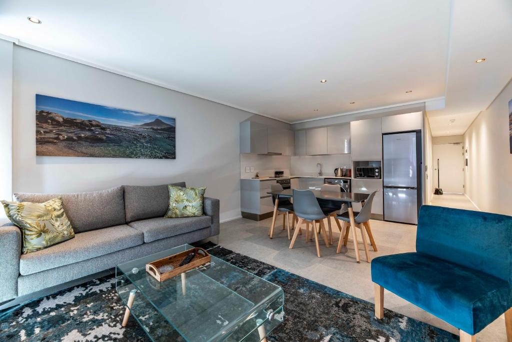 Sea Point Apartment | 504 The Cosmopolitan.... Views and luxury.