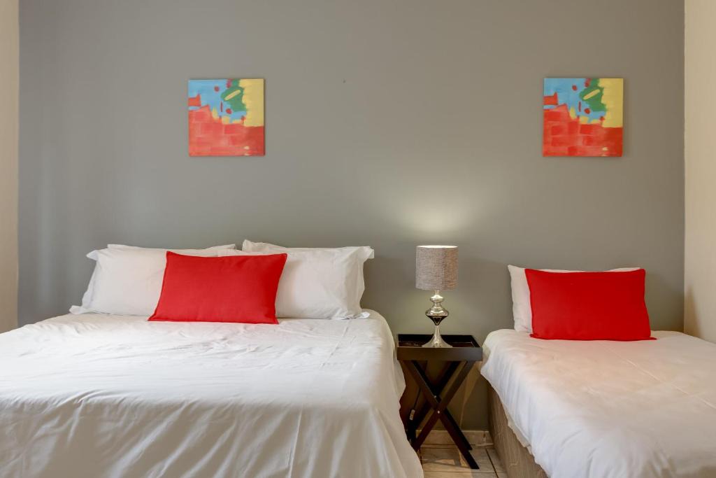 Greater Johannesburg Metropolitan Area Apartment | 51 on York Unit 11 with PRIVATE Bathroom