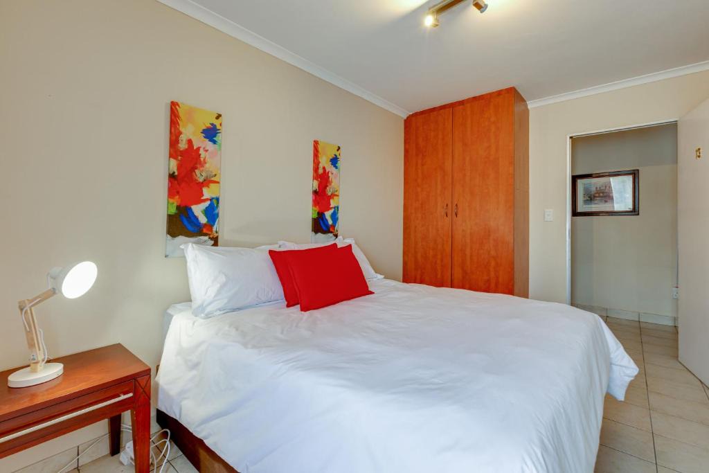 Greater Johannesburg Metropolitan Area Apartment | 51 on York Unit 13 with SHARED bathroom