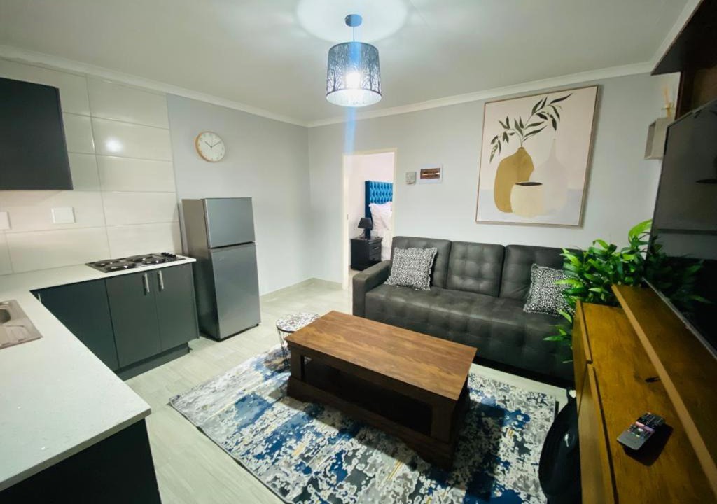 Bezuidenhout Valley Apartment | 6 the Curve Unit 3