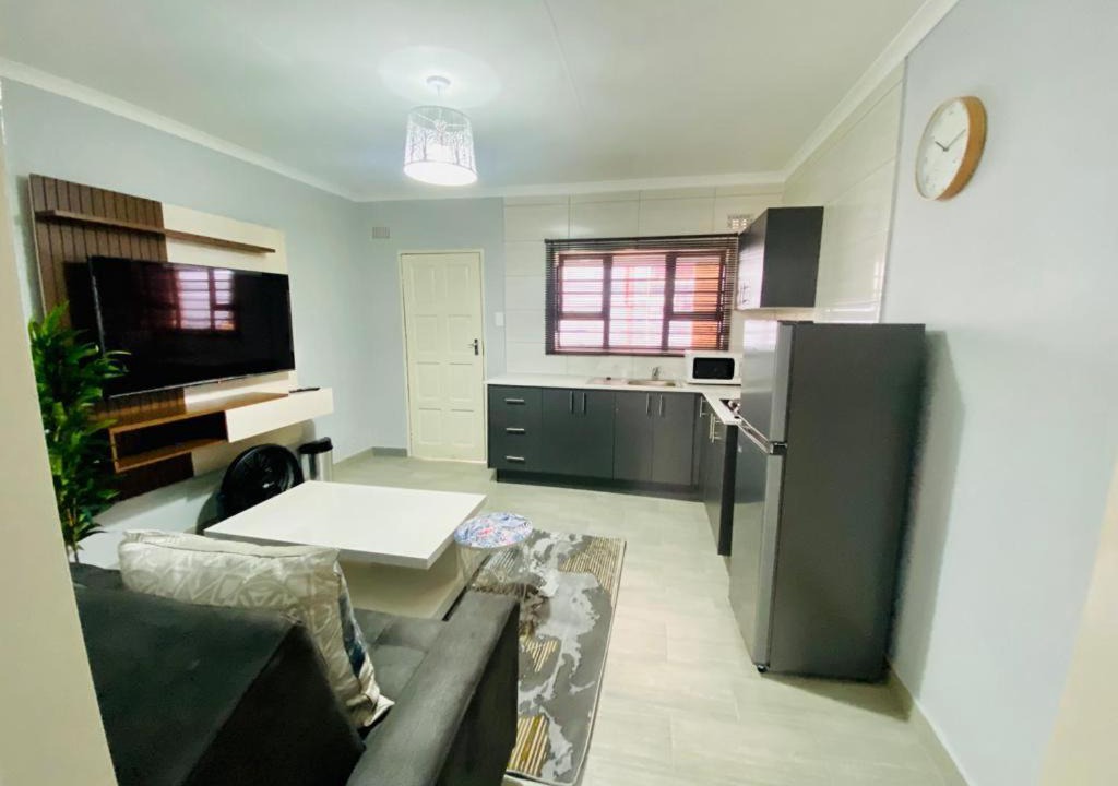 Bezuidenhout Valley Apartment | 6 the Curve Unit 4