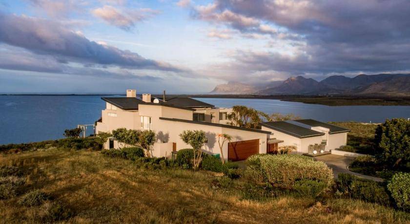 Fisherhaven Villa | 600 m² Villa ∙ 5 bedrooms ∙ 10 guests