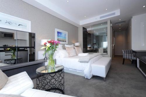 Greater Johannesburg Metropolitan Area Apartment | 615 Sandton Skye