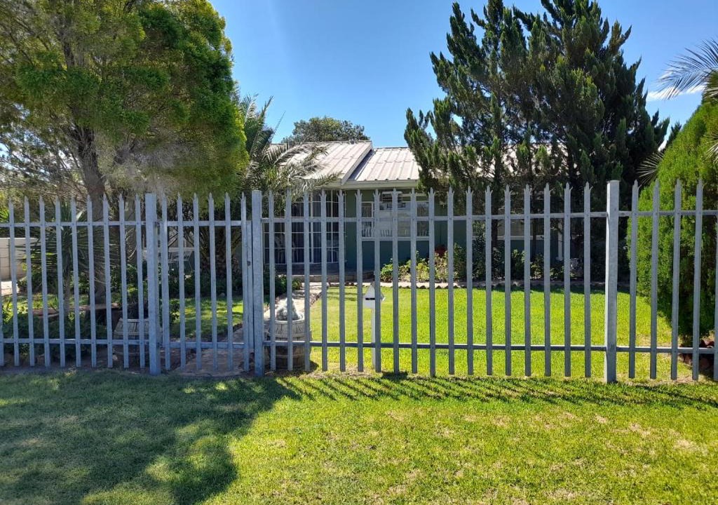 Beaufort West Apartment | 7 On Strauss