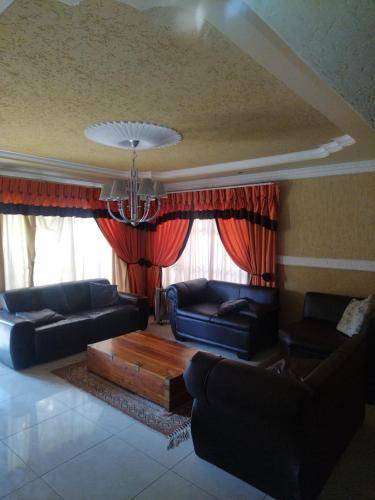 Vanderbijlpark House | 760 m² House ∙ 3 bedrooms ∙ 6 guests