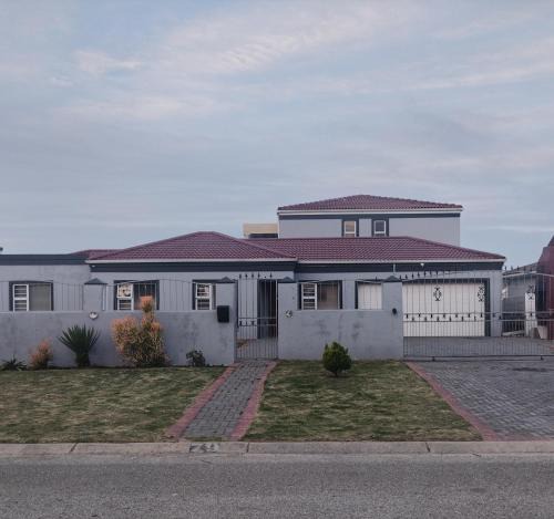 Port Elizabeth House | 79 Franklandman street