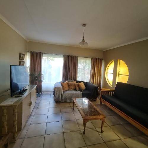 Pretoria Apartment | 90 m² Apartment ∙ 1 bedroom ∙ 4 guests