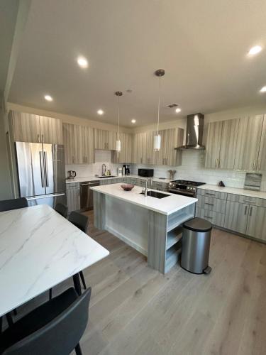Redwood City Apartment | 912 Brand New Spacious Tonwhome 3br 3ba sleeps 9