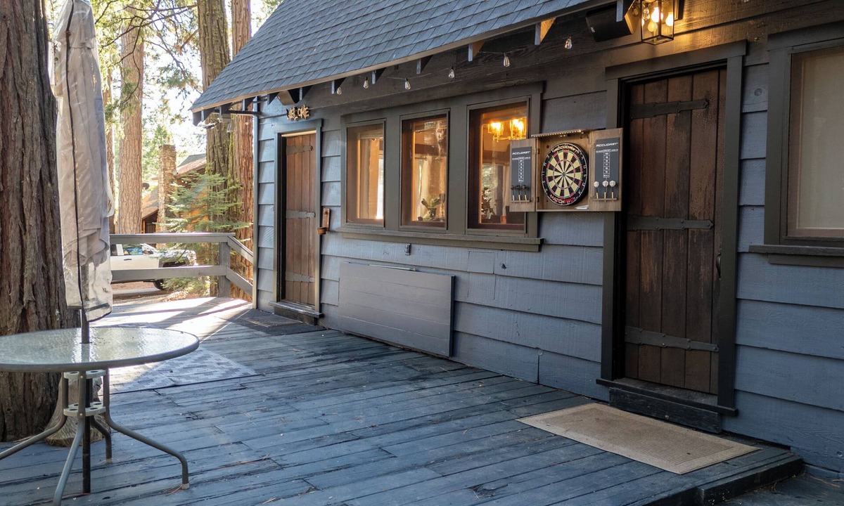 Long Barn Cabin | A Cozy Retreat, Pet friendly with EV charger. Family Getaway.