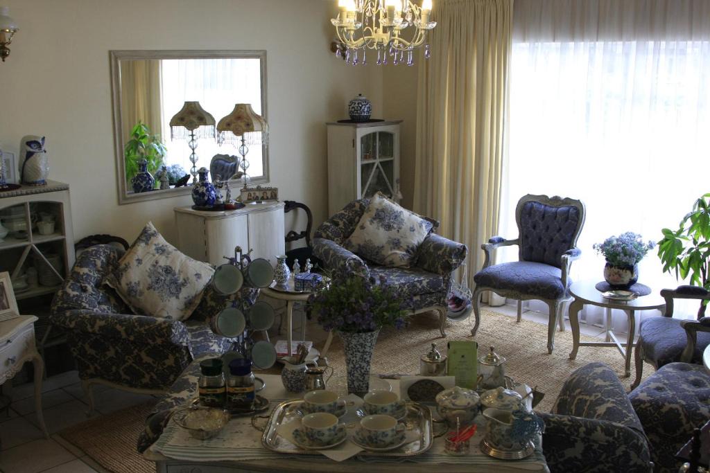 Universitas House | A Summer Place Boutique Guest House