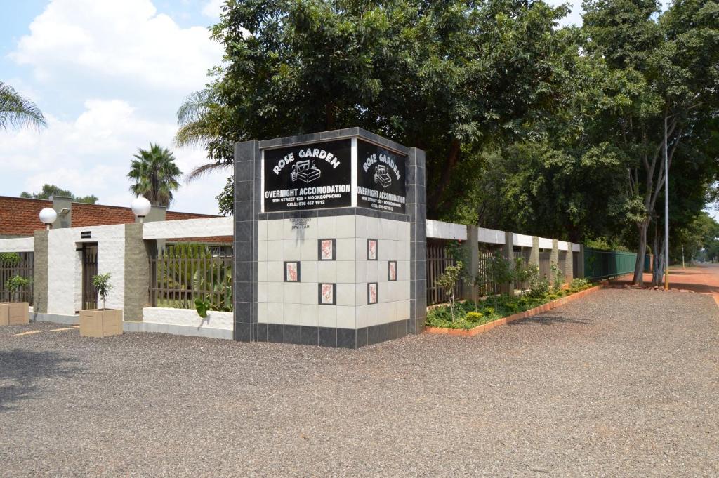 Mookgopong House | AAA Rose Garden Guesthouse