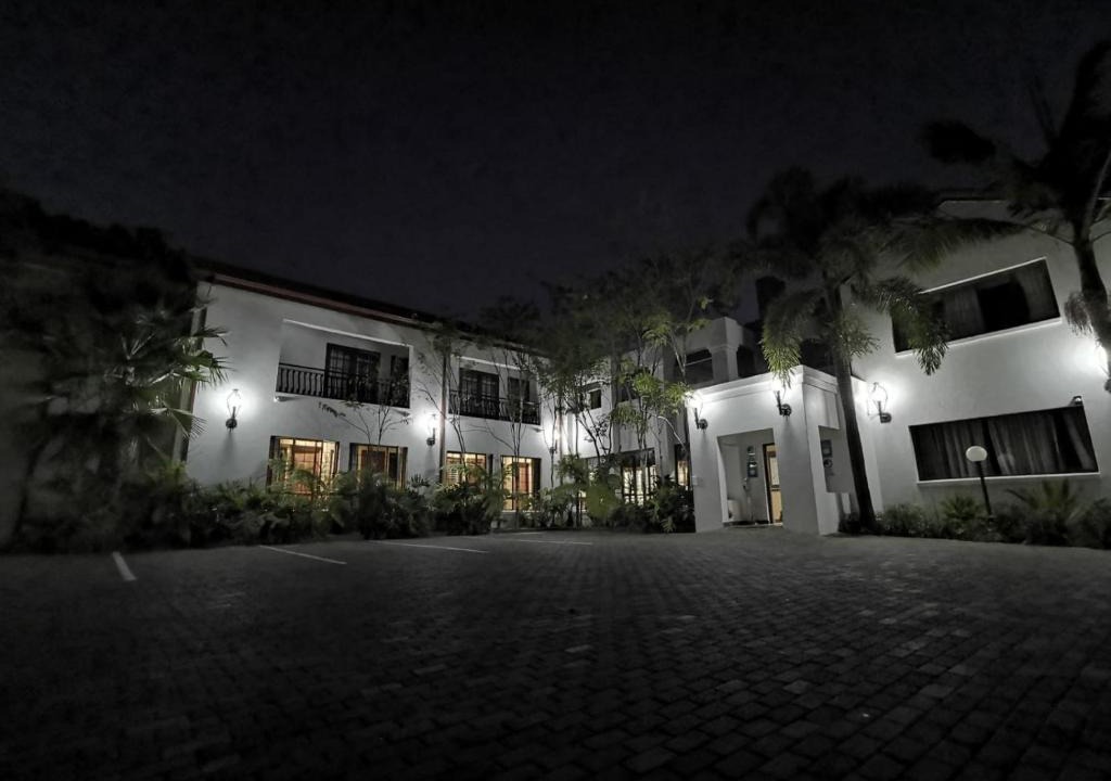 Baileys Muckleneuk House | Aanmani Rose Guesthouse