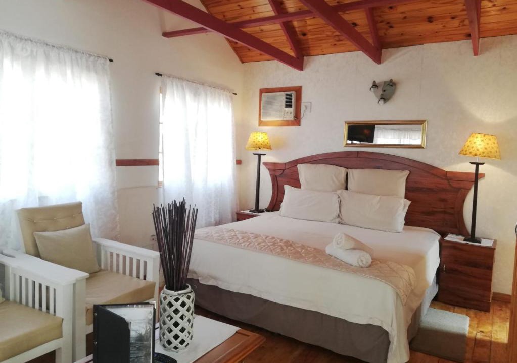 The Msunduzi Cabin | Acacia Bush Lodge
