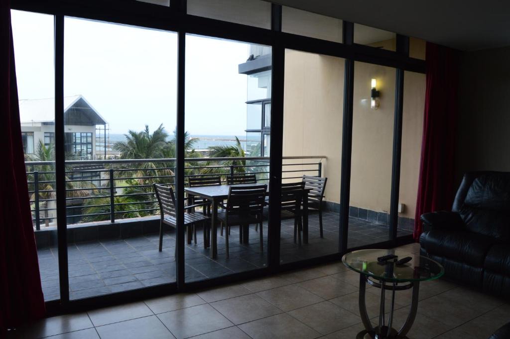 Durban Point Apartment | Accommodation Front - Deluxe 6 Sleeper with Rooftop Pool