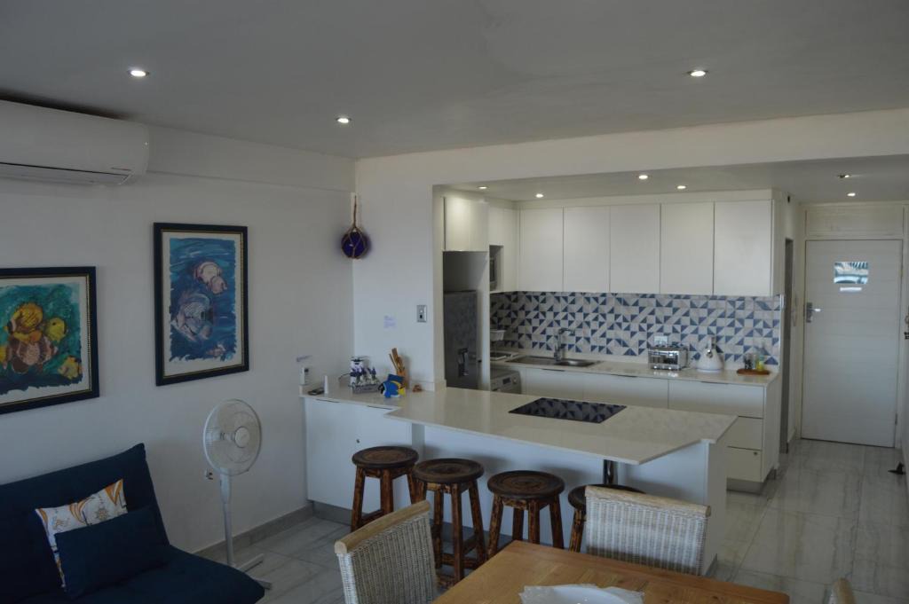 North Beach Apartment | Accommodation Front - Luxurious 2 Sleeper Overlooking the Beachfront