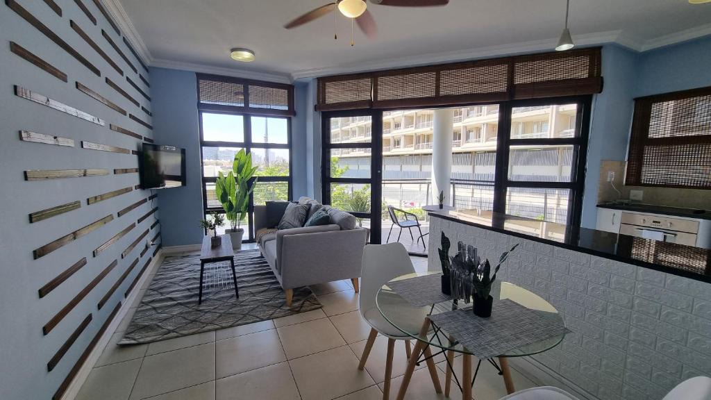 Durban Point Apartment | Accommodation Front - Stylish 2 Sleeper near Ushaka Ushaka Marine World