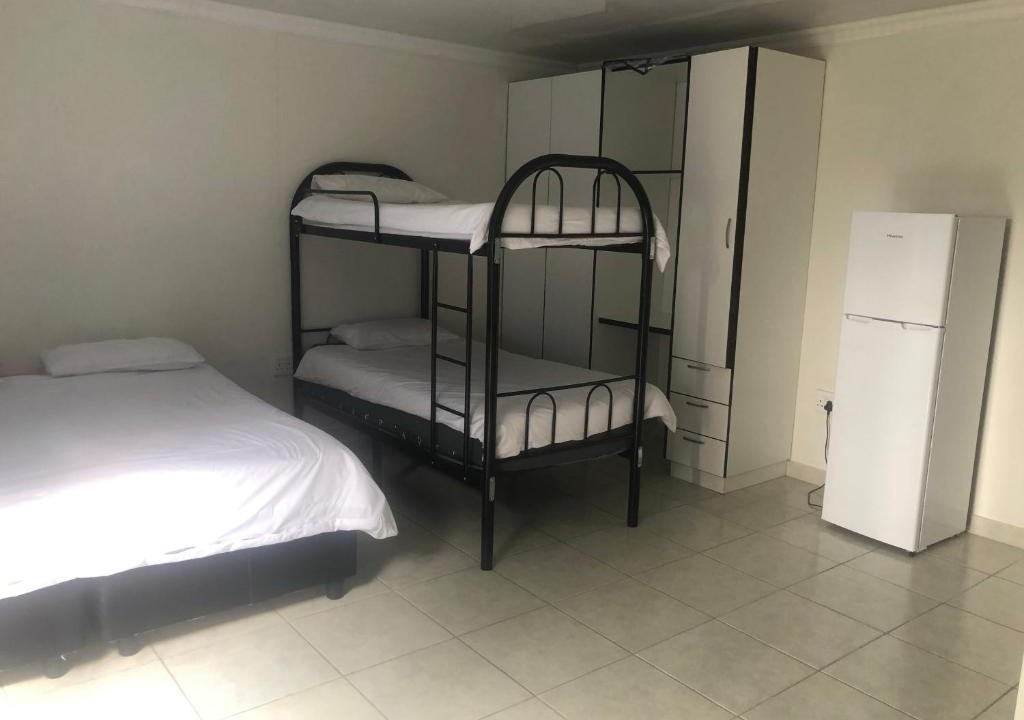Kempton Park House | Africaren Budget Stay