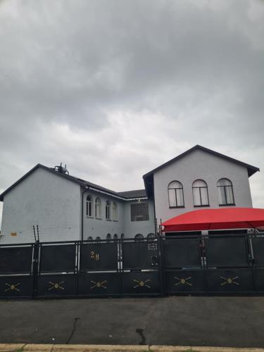 Kempton Park House | Airport Lodge OR Tambo