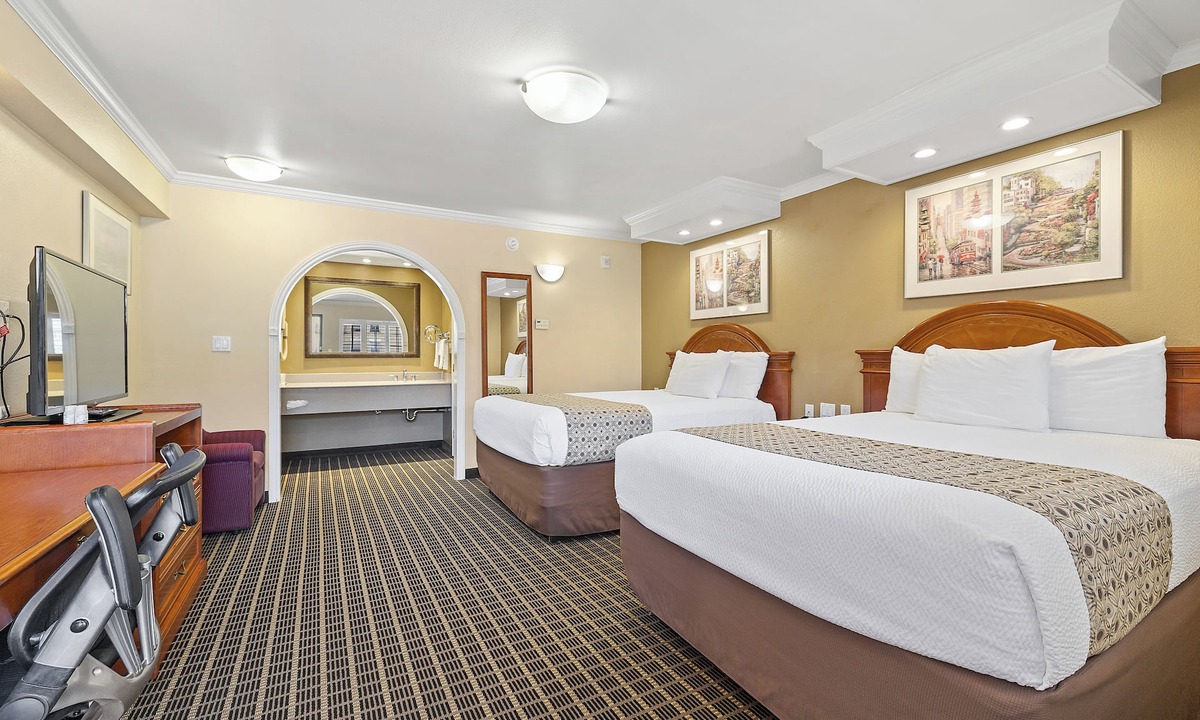 Little Saigon Hotel | Alexis Park Hotel