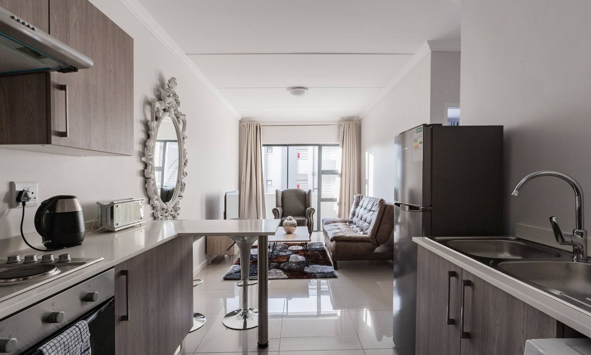 Greater Johannesburg Metropolitan Area Apartment | #AlimamaSpaces: The Thando's Manson